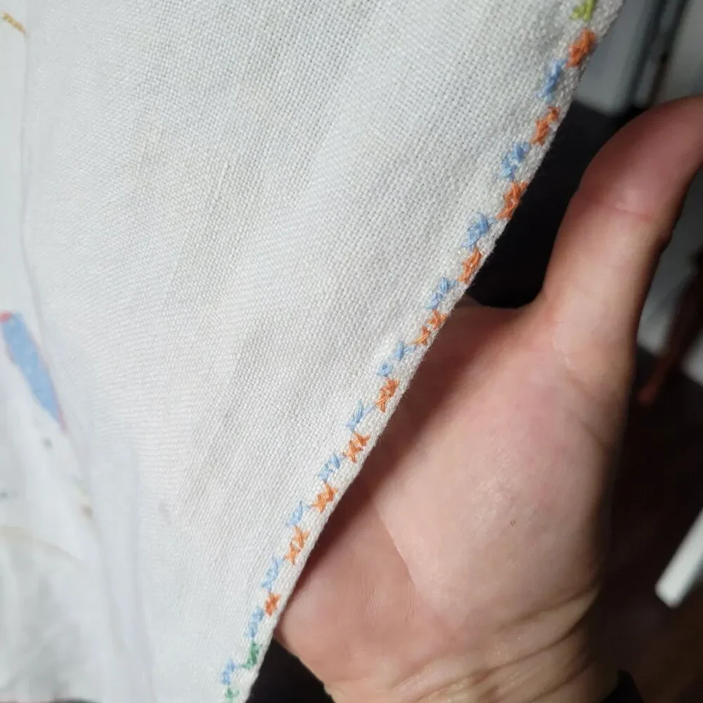 Vtg Table Linen Handmade Cross Stitch Embroidered Luncheon Cloth approx 28